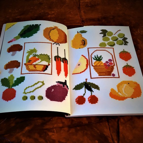 ONDORI Cross Stitch in Small Designs book 1977 - Picture 6 of 13